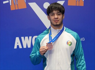 Узбекские тяжелоатлеты начали чемпионат континента с бронзовой медали