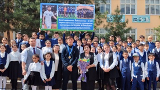 Футбол бўйича Осиё чемпиони Асадбек Жўрабоев билан ўзи ўқиган мактабда учрашув уюштирилди