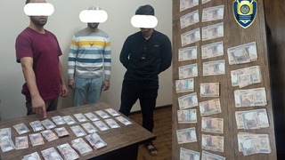 100 минг сўмлик купюрани қалбакилаштириб ишлаб чиқараётган шахслар ушланди
