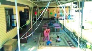 Болаларни оёқ кийим билан урган МТТ тарбиячиси ишдан олинди