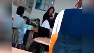 Ўқувчини калтаклаган ўқитувчи жазоланди