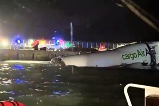 Гонконгда Boeing 747 ҳалокатга учради