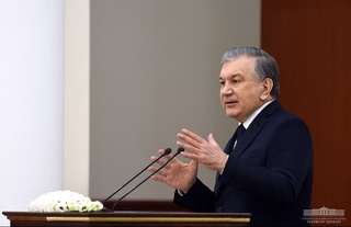 Президент денгиз портларига чиқиш имкониятини берадиган темир йўл қурилиши ҳақида гапирди