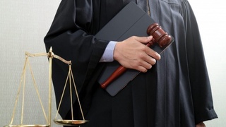 Тўрт нафар судья ўз аризасига кўра ишдан олинди