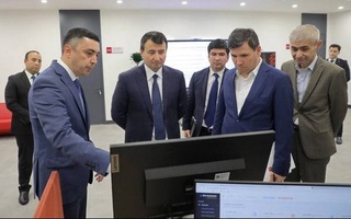 Министр МИВТ ознакомился с операционными возможностями АО «Асакабанка»