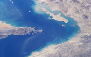 Парламент Ирана одобрил закрытие Ормузского пролива