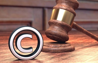 Ақын тапсырыс берушінің үстінен шағымданды