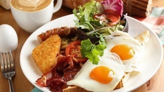 Мутахассис вазн йўқотиш учун тўғри нонуштанинг учта идеал вариантини келтирди