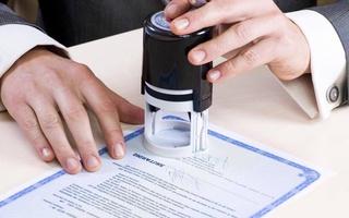 Telekommunikatsiyalar tarmoqlari sohasidagi faoliyat uchun litsenziya qay tartibda olinadi?