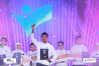 Десятикласснику из Кашкадарьи подарили «Cobalt» за любовь к книгам