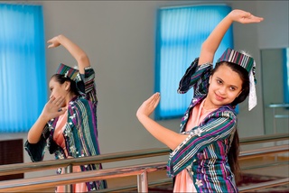 Ёшлар “Тановар”ни  тўғри куйлашяптими?