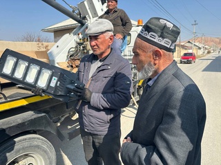 В 16 сельских махаллях Навоийской области установлено работающее на солнечных панелях уличное освещение