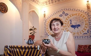 Бухорода меҳмонхона очиш учун Париждаги уйини сотиб юборган франциялик мусиқачи