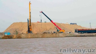 Продолжается строительство совмещенного моста через Амударью и железнодорожной линии «Шават – Караузяк»