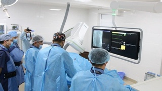 Сирдарёлик мутахассислар илк бора мустақил бемор коронар қон томирида реканаллаш ва стентлаш амалиётини ўтказди