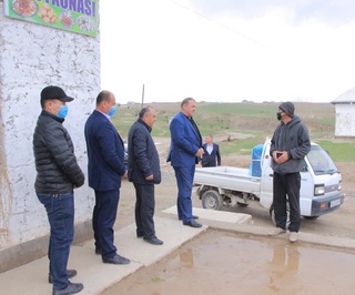 Vazir choyxonalarga sovg'a berdi