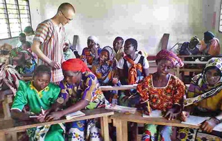 Sayyoramizda katta yoshli aholining qancha qismi savodsiz?