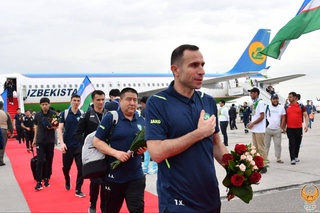 Олимпийскую сборную Узбекистана по футболу торжественно встретили в аэропорту Ташкента