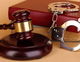 Хорижга ишга юбораман деб одамларни алдаган фирмани реклама қилган блогерлар судга берилди