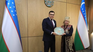 Министр туризма и спорта встретился со Специальным представителем ЕС по Центральной Азии