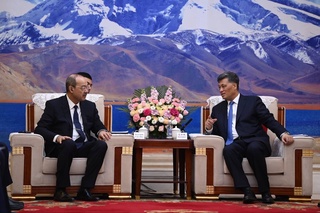 Бош вазир Абдулла Арипов бошчилигидаги делегацияси Хитойга ташриф буюрди