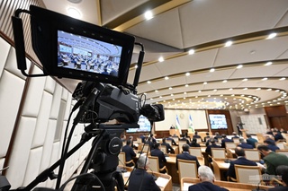 Banklarda xorijdan jalb qilingan 1 milliard dollar mablagʻ ishlatilmasdan turgani tanqid qilindi