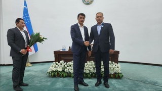 Навоий вилояти ҳокими ва НКМК раҳбари “Соғлиқни сақлаш аълочиси” бўлди