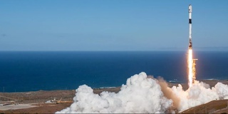 Falcon 9 raketasi to'rt kishidan iborat ekipajni koinotga olib chiqdi