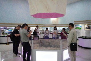 Участники форума сотрудничества Узбекистана и Китая ознакомились с деятельностью навоийского комбината