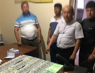 Самарқандда солиқ инспектори қўлга олинди