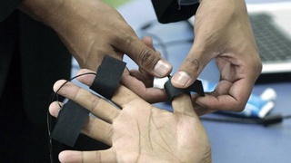 В Казахстане при приеме на работу кандидатов начали проверять на детекторе лжи