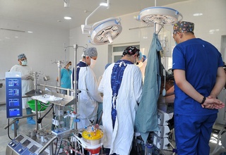 Фарғонада илк бор тўхтаб турган юракда аорта клапанини протезлаш жарроҳлик амалиёти ўтказилди