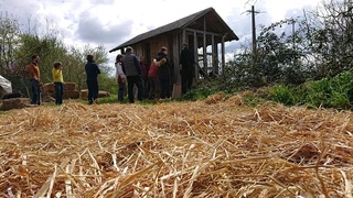 Айрим европаликлар уй-жой нархининг юқорилиги сабаб пахса уйлар қуришга мажбур бўлмоқда