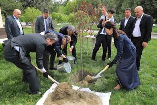 Япония парламенти вакили Ueno Michiko хоним бошчилигидаги делегация СамАТИда