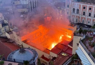 В Неаполе в здании исторического театра произошел пожар, есть пострадавшие