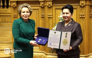 Танзила Нарбаева вручила Валентине Матвиенко орден «Дўстлик»