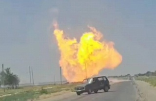 В Кашкадарье на газопроводе произошел крупный пожар