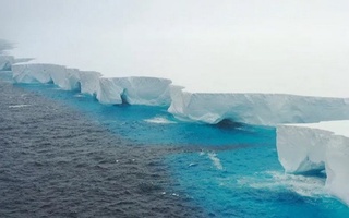 Дунёдаги энг катта айсбергда ғорлар топилди