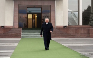 Shavkat Mirziyoyev departs for Khorezm