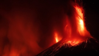 Italiyada Etna vulqoni “uyg'ondi”