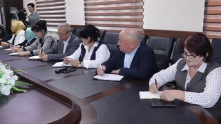 ТДТУ Олмалиқ филиали раҳбарияти ҳамда мактаб директорлари битирувчилар ҳақида суҳбатлашди