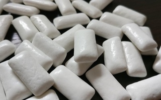 Scientists have created a chewing gum that neutralizes viruses in the mouth