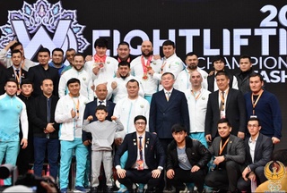 На чемпионате Азии по тяжелой атлетике, где установлено 8 мировых рекордов, сборная Узбекистана завоевала 25 медалей