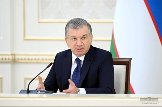 President chairs a meeting on service sector development