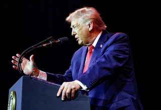 Трамп жорий қилган тарифлар АҚШ бюджетига қанча маблағ келтиргани маълум қилинди