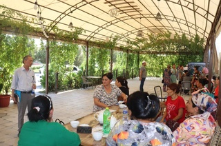 На вступительных экзаменах в Навоийской области активно работают группы волонтеров для помощи абитуриентам и родителям