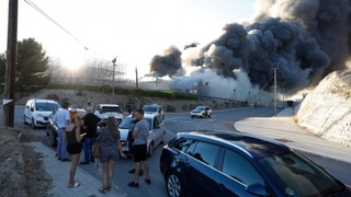 В испанском городке Отура уже два дня горят склады с хамоном