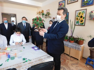 Xalq taʼlimi vaziri Xorazmdagi maxsus maktab internatlari faoliyatini oʻrgandi