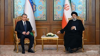 Президенти Ӯзбекистон бо Президенти Эрон роҳҳои густариши ҳамкориҳои амалиро баррасӣ кард