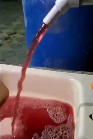 Олмалиқ шаҳрининг "Рамазон" маҳалласидаги бир неча хонадондаги ичимлик суви жўмракларидан қонли сув оқиши кузатилган